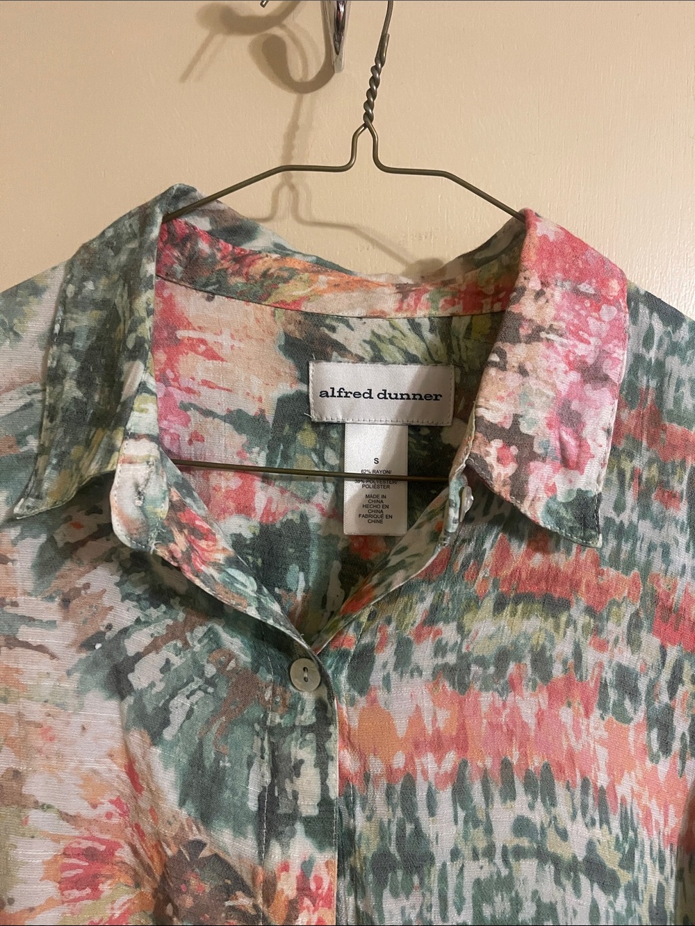 Alfred Dunner Coral, Green & Cream Tie-Dye Button Front Shirt - Picture 2 of 4